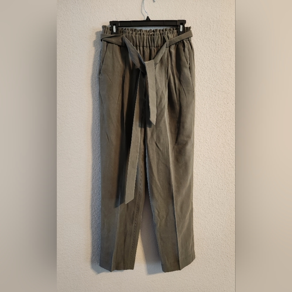 Chelsea 28 NWT Women’s olive green pants size small